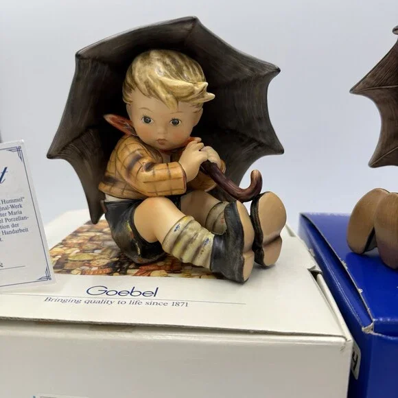 Goebel Hummel Umbrella Boy & Girl Porcelain Figurine 4 3/4” Germany Box /COA
